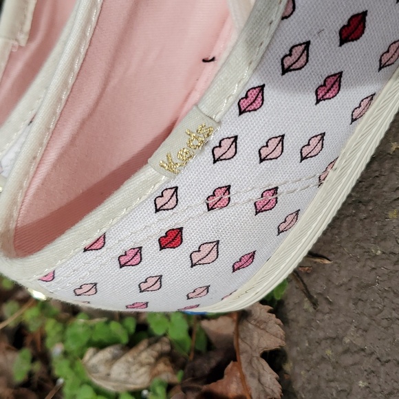 Pink lip keds by Kate spade ♠️ - Picture 2 of 5